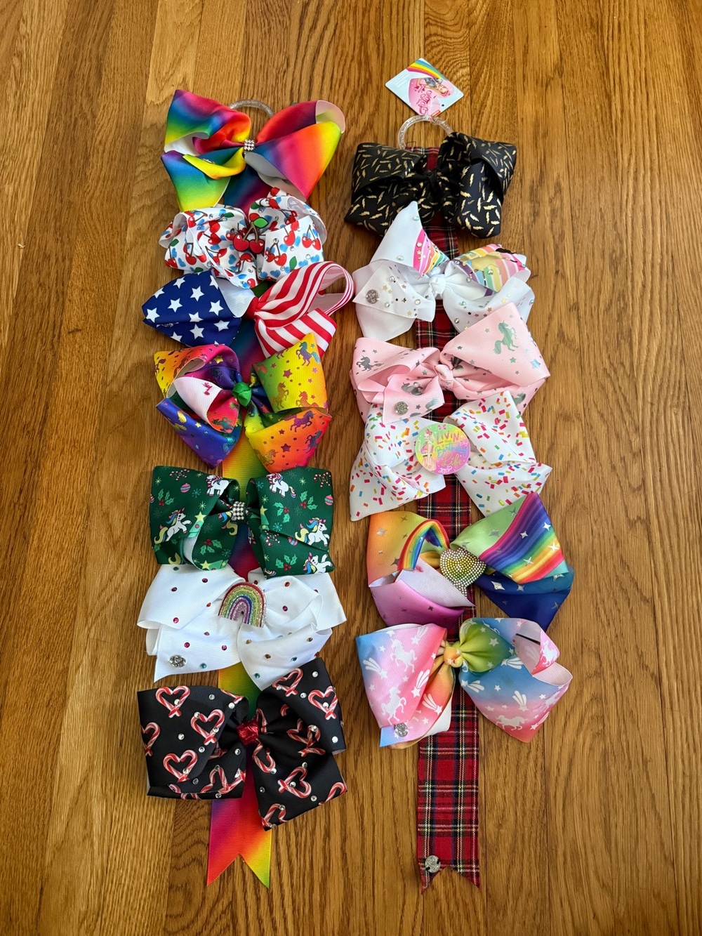 Jojo Siwa large cheer bows and two bow hangers